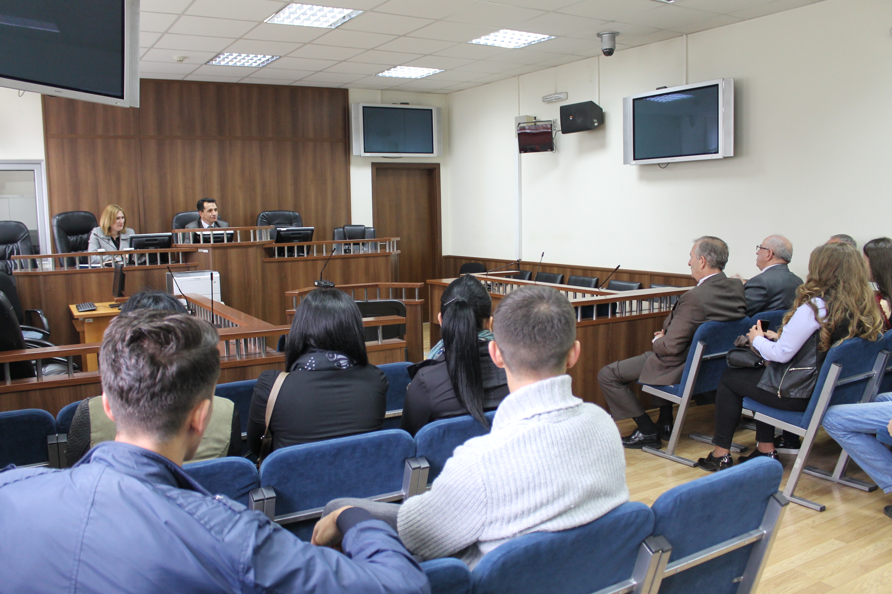 Studentët e Fakultetit Juridik të Kolegjit ,,Fama,, të Prizrenit vizituan Gjykatën