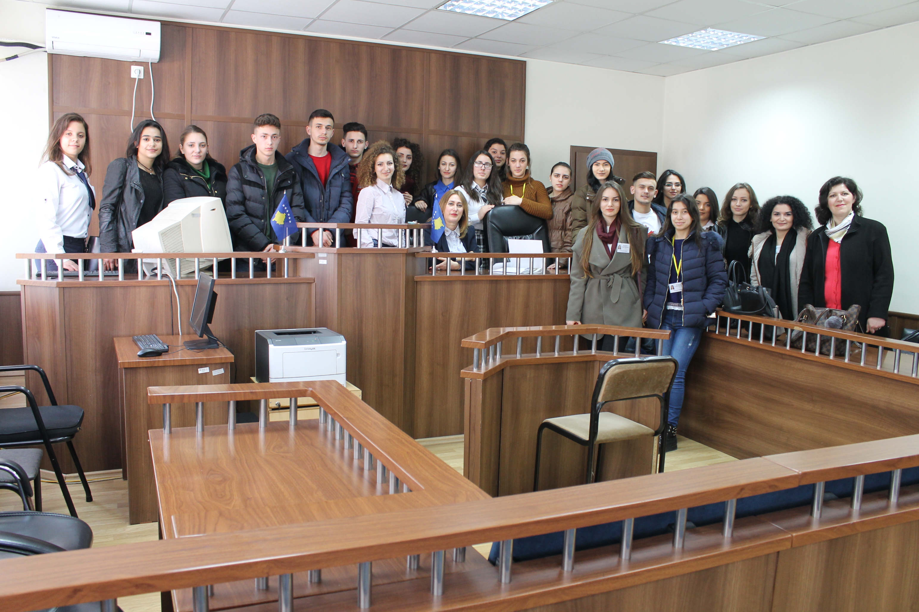 Vizita e nxënësve të shkollës ,,Ymer Prizreni,, në Gjykatën Themlore në Prizren