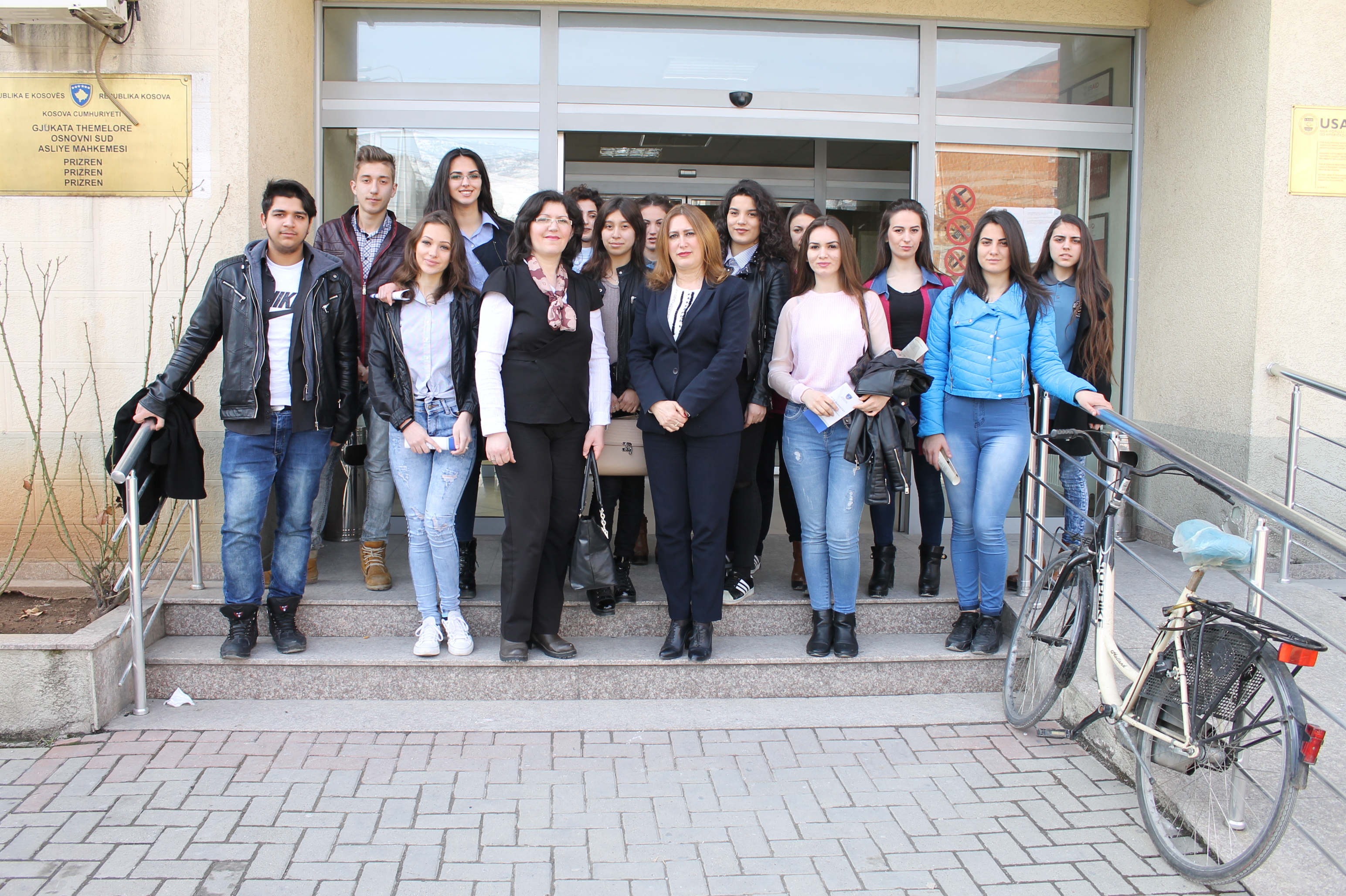 Nxënësit e shkollës ,,Ymer Prizreni,, vizituan Gjykatën Themelore në Prizren