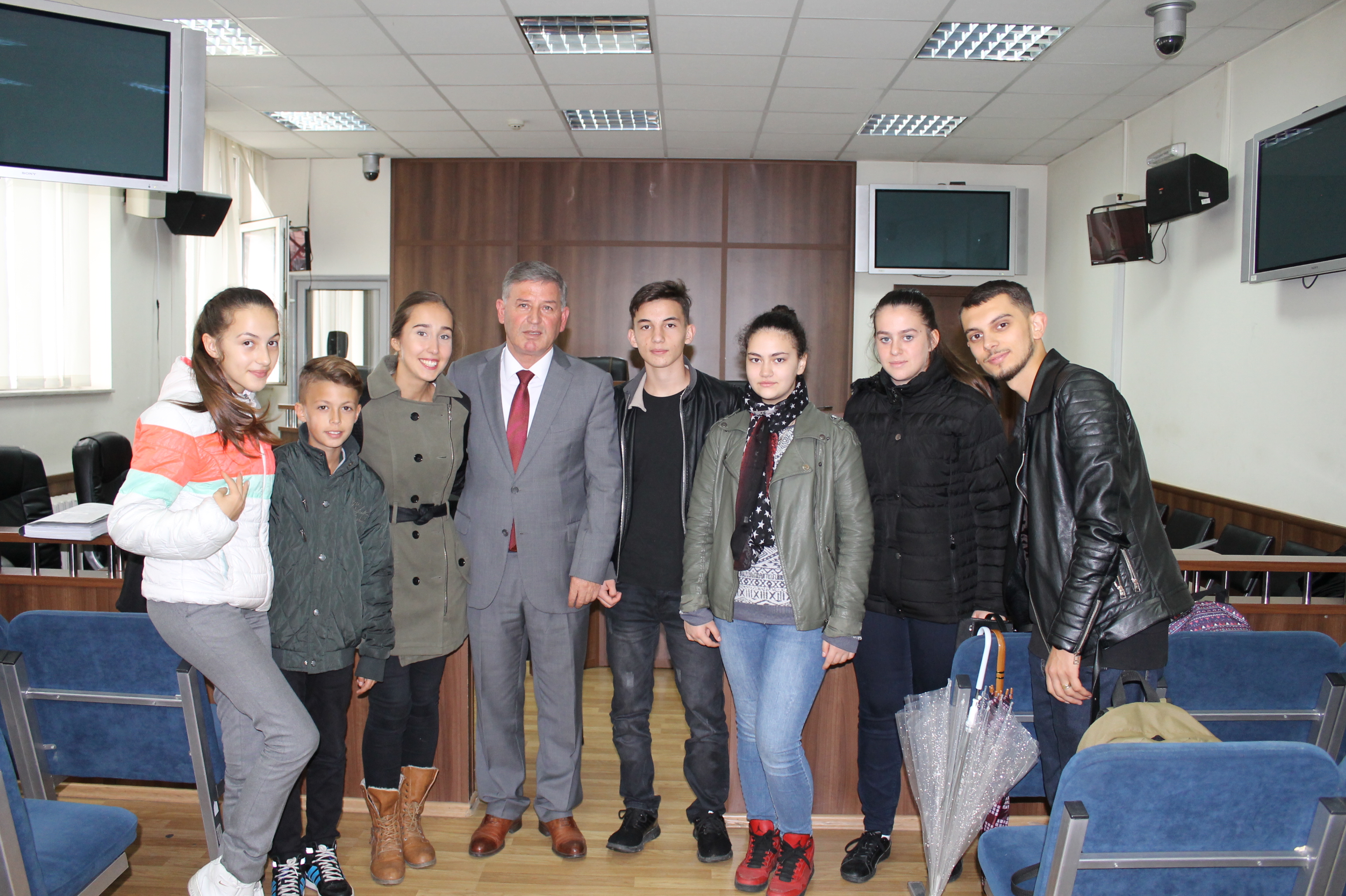 OJQ “Novokoncepti” – Ansambleja e fëmijëve të Komunës së Prizrenit vizituan Gjykatën e Prizrenit