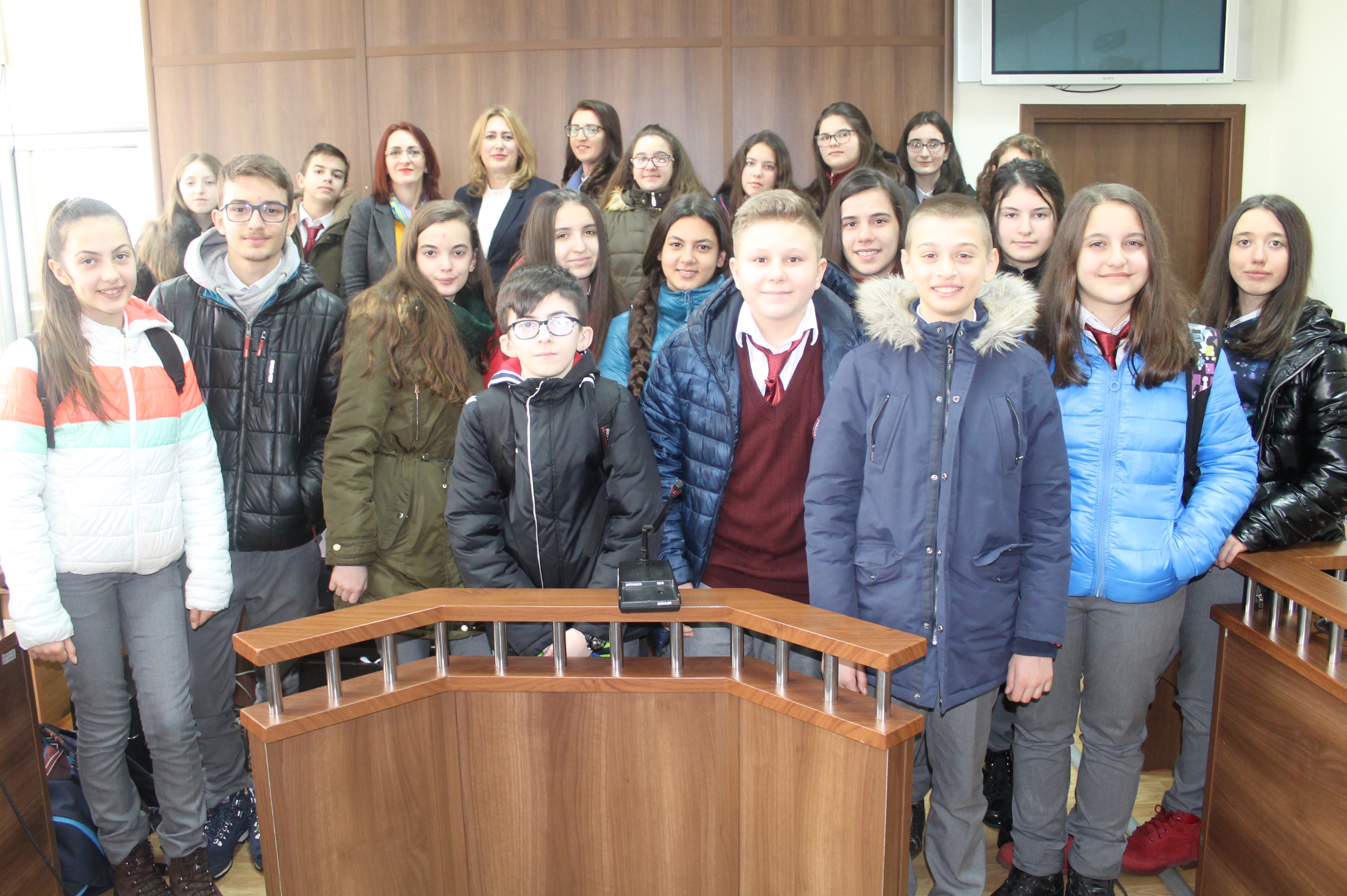 Nxënësit e shkollës fillore ”Emin Duraku” vizituan Gjykatën Themelore të Prizrenit