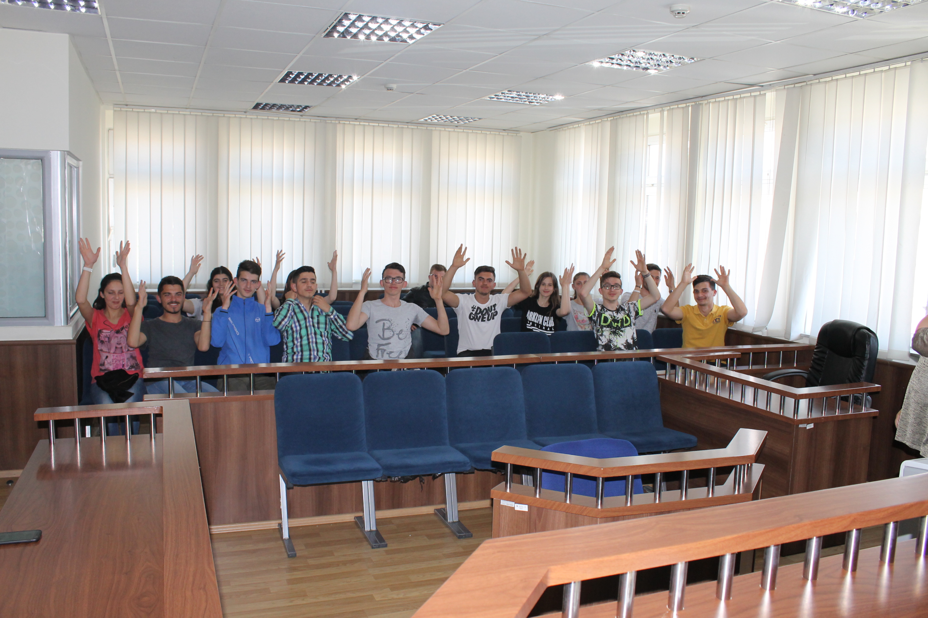 Nxënësit e Qendrës Burimore për Mësim dhe Këshillim”Nënë Tereza”vizituan Gjykatën Themelore të Prizrenit