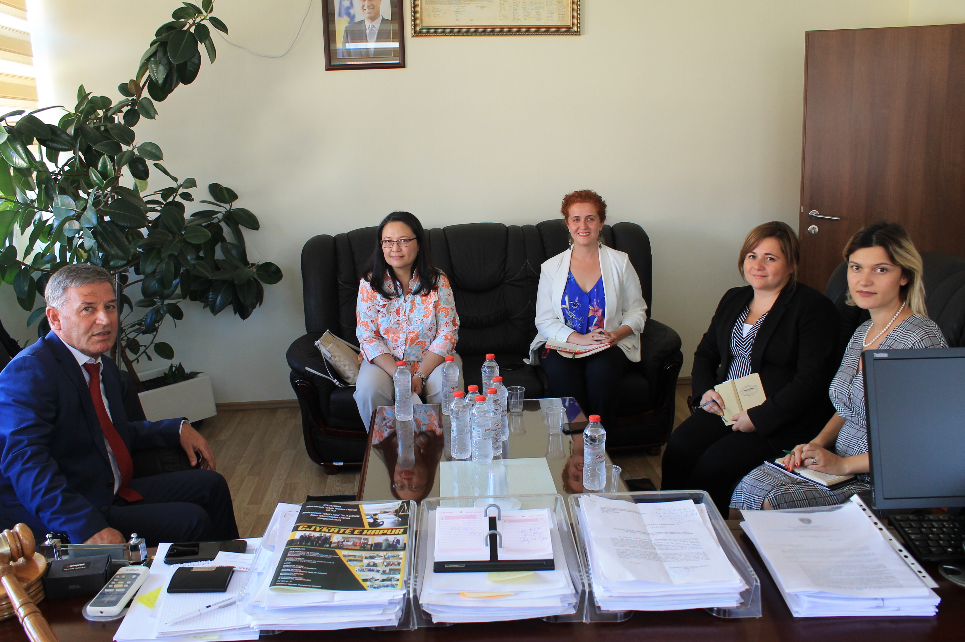 Drejtoresha e Misionit të USAIDI-it në Kosovë znj Lisa Magno vizitoi Gjykatën Themelore të Prizrenit