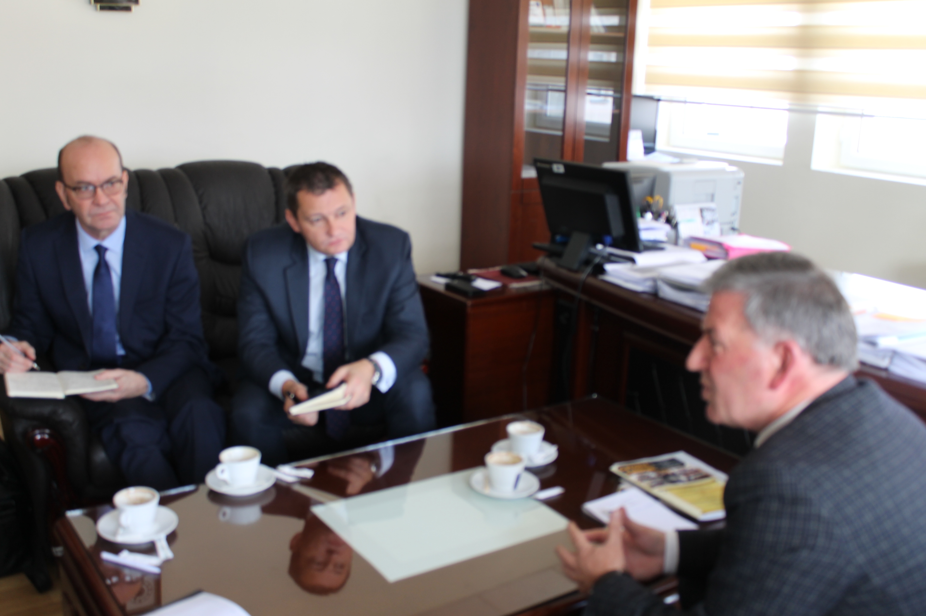 Kryetari i Gjykatës Themelore të Prizrenit z.Ymer Hoxha priti në takim ekspertët Britanik Kor Teylor dhe Devid Wells