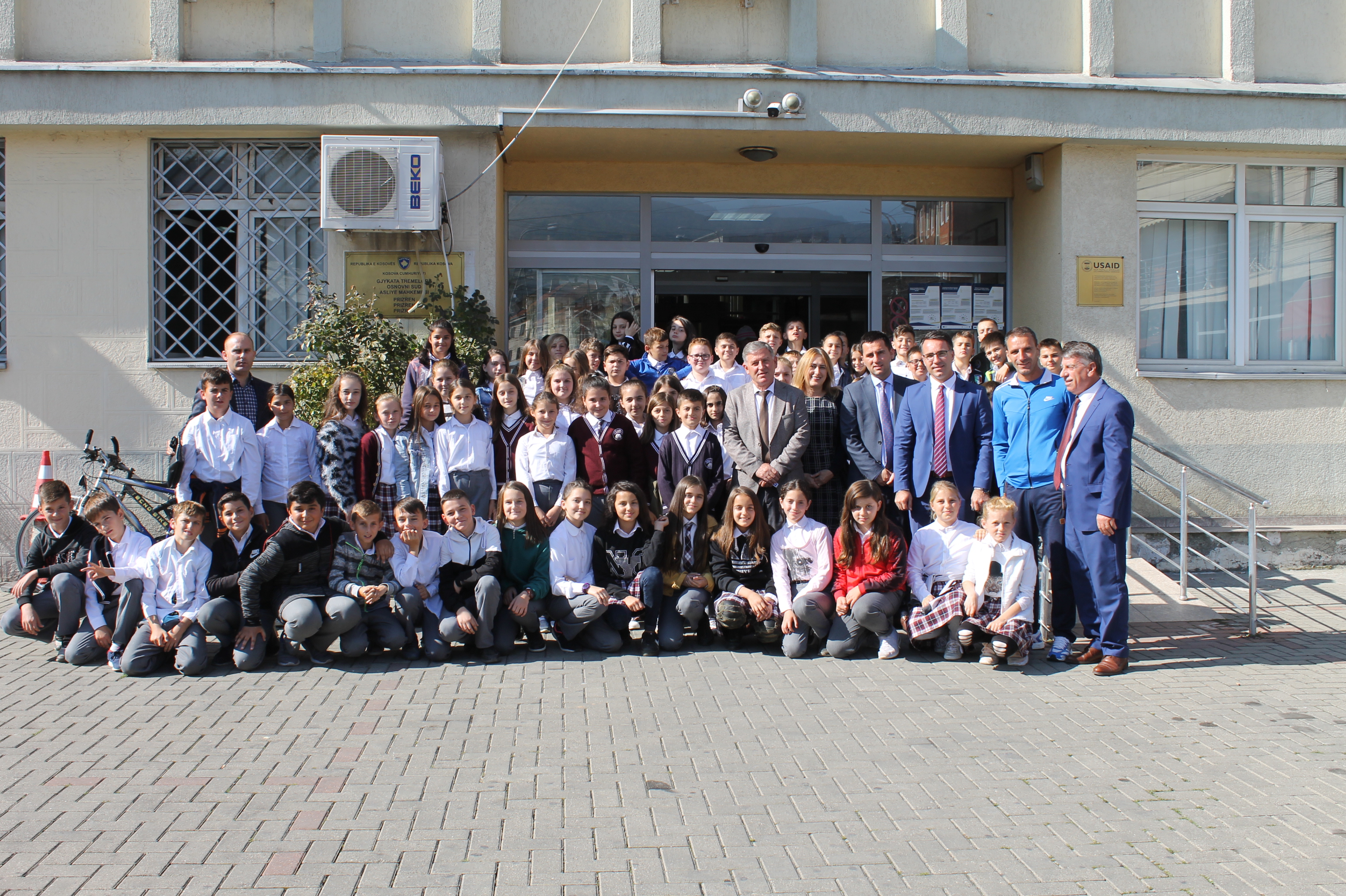 Nxënësit e shkollës SHFMU”Fatmir Berisha” në Prizren,vizituan Gjykatën Themelore të Prizrenit